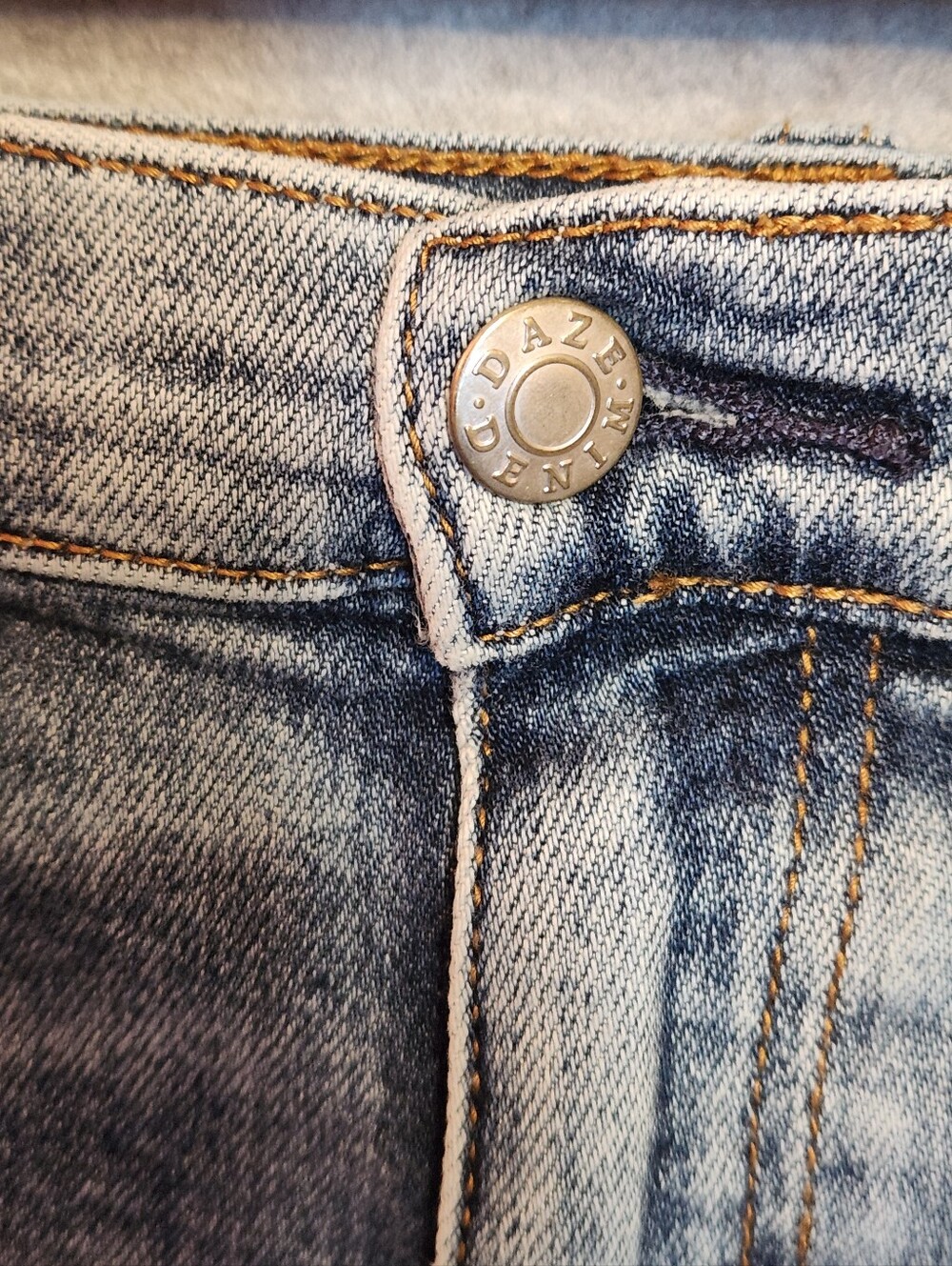 Daze Frayed Hem Denim Shorts Size 28 - Picture 11 of 13